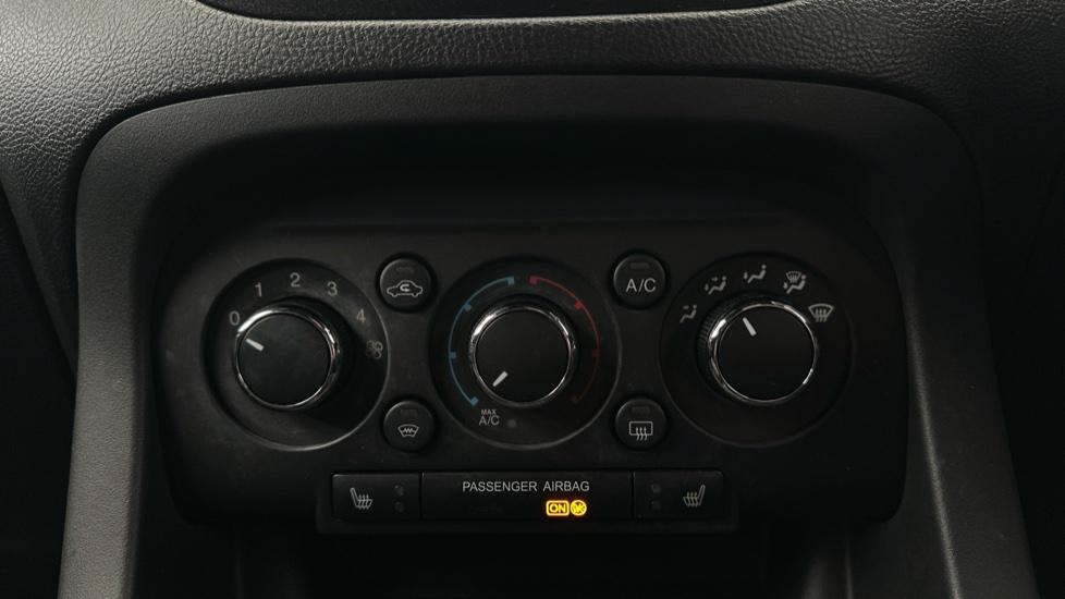 Air Conditioning / Heated Seats 