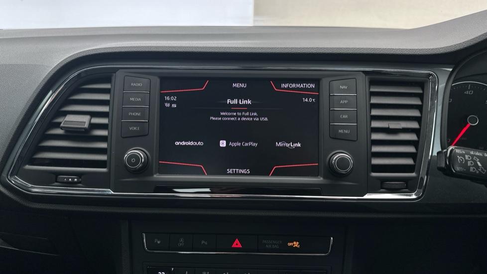 Apple Car Play & Android Auto