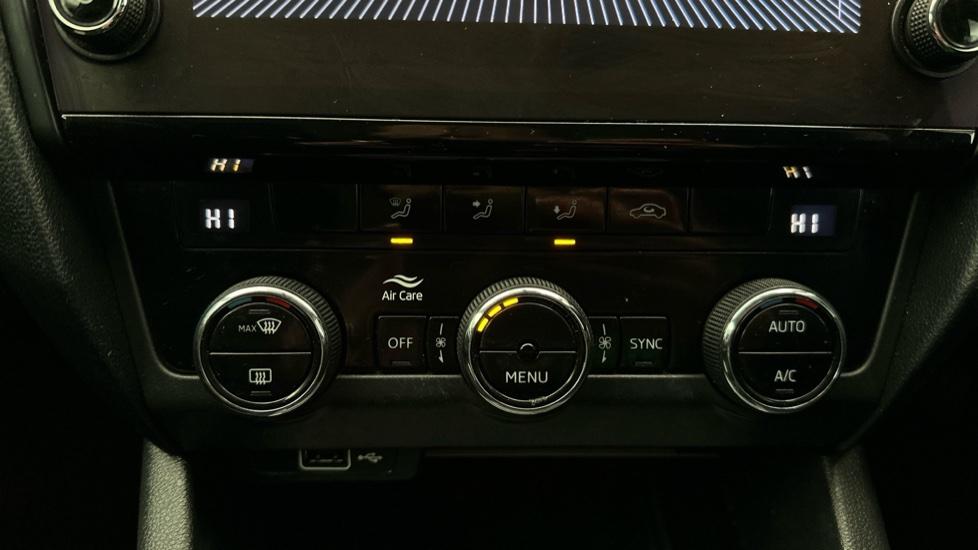 Air Conditioning /Dual Climate Control 