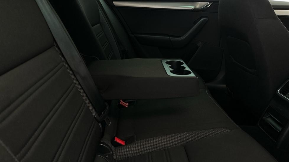 Rear Armrest/ Cup Holder