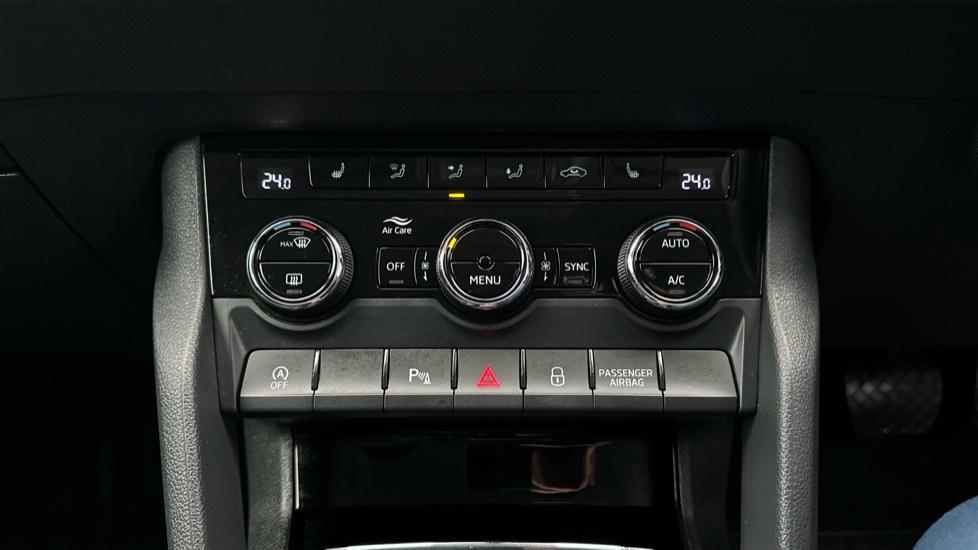 Dual Climate Control / Air Conditioning / Auto Stop/Start / Heated Seats 