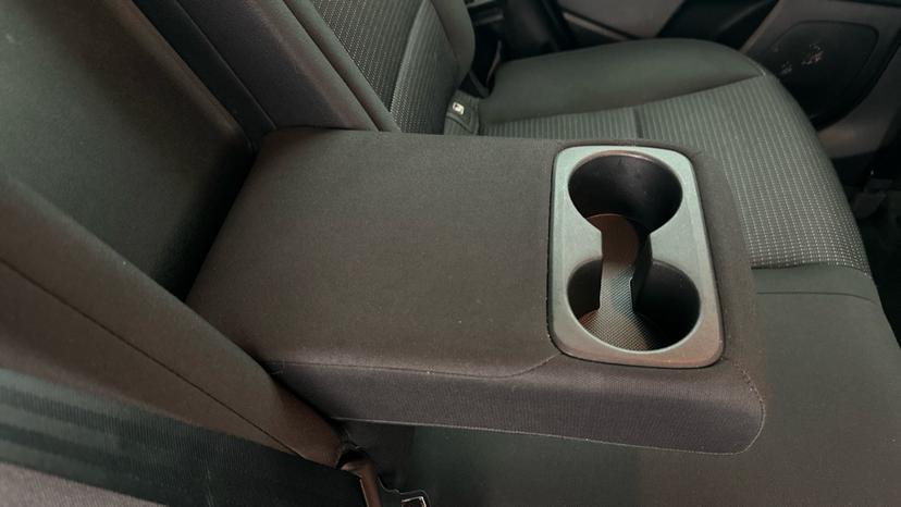 Rear Armrest/ Cup Holder