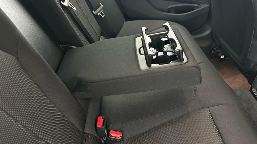 Rear Armrest/ Cup Holder