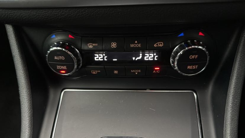 Dual Climate Control / Air Conditioning 