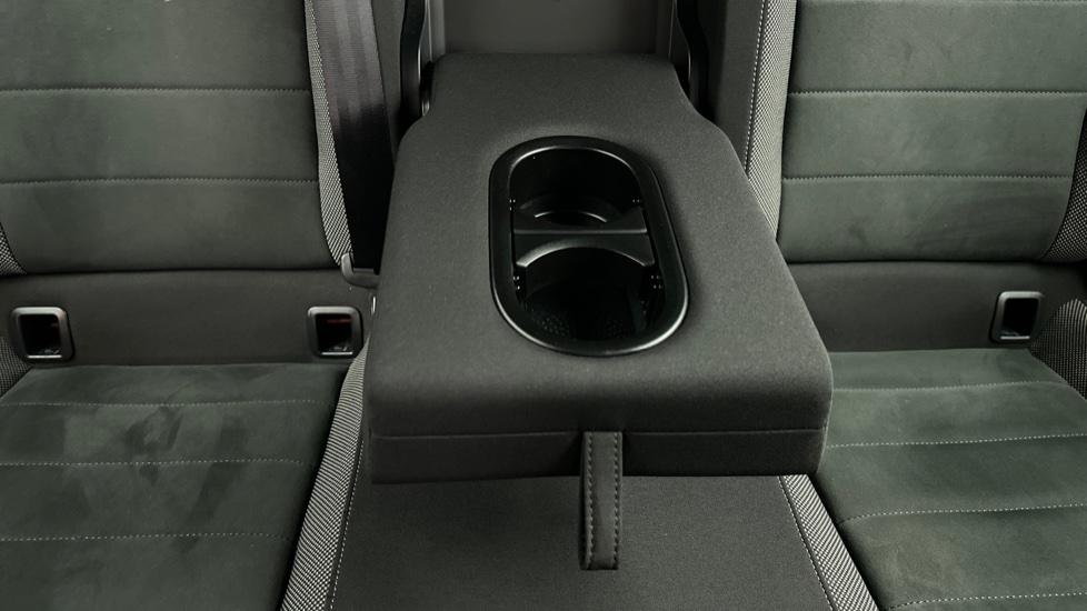 Rear Armrest/ Cup Holder