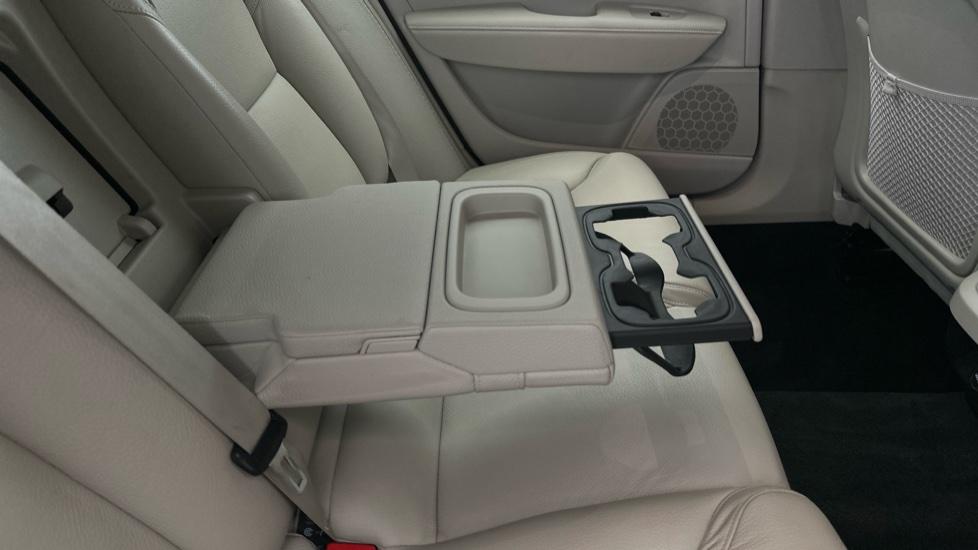 Rear Armrest/ Cup Holder