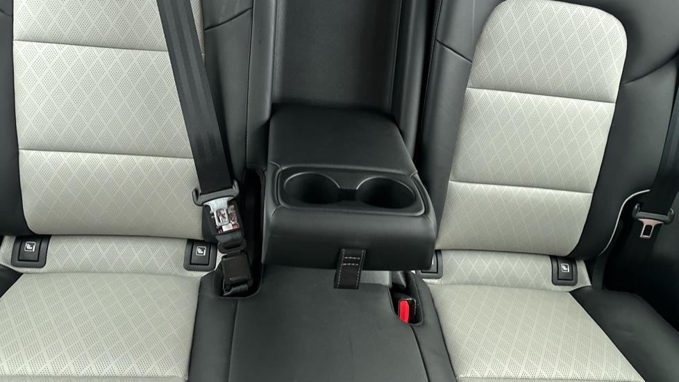 Rear Armrest/ Cup Holder