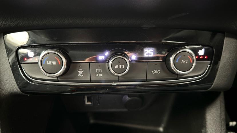 Air Conditioning /Dual Climate Control /Heated Seats 