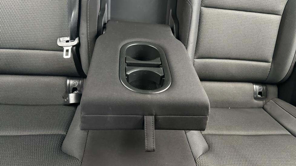 Rear Armrest/ Cup Holder