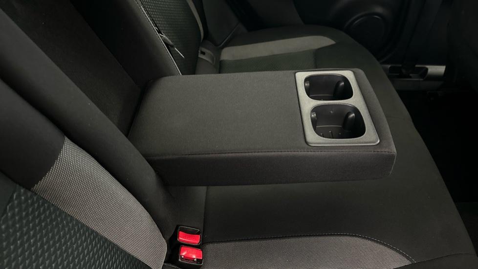 Rear Armrest/ Cup Holder