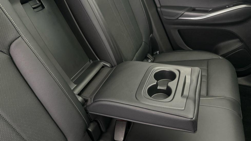 Rear Armrest/ Cup Holder