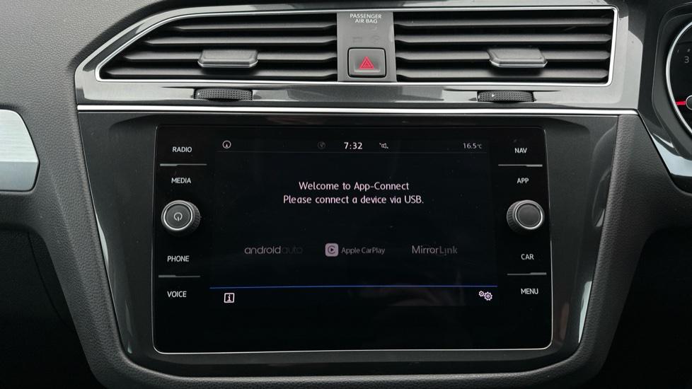 Apple Car Play & Android Auto