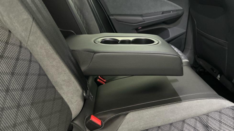 Rear Armrest/ Cup Holder