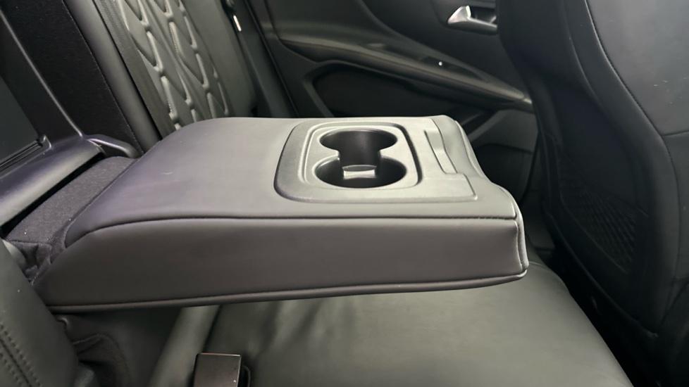 Rear Armrest/ Cup Holder