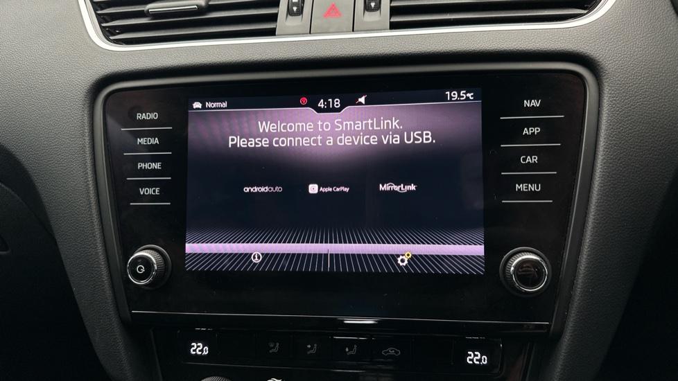 Apple CarPlay / Android Auto 