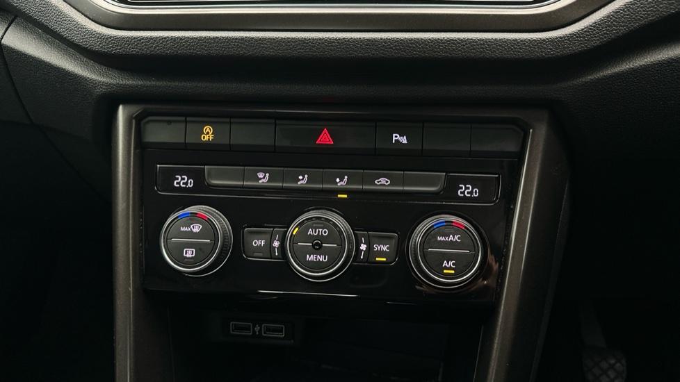 Dual Climate Control  / Air Conditioning  / Auto Stop/Start 