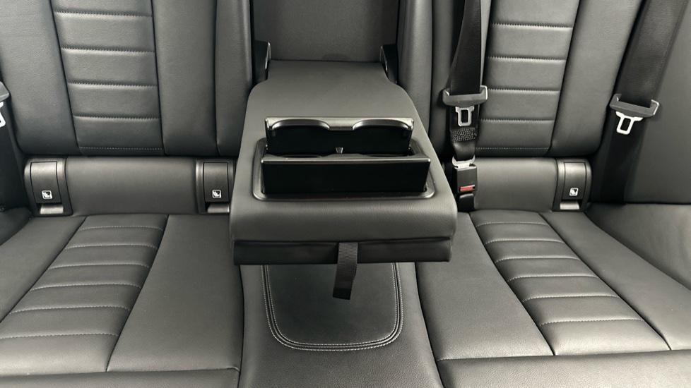 Rear Armrest/ Cup Holder