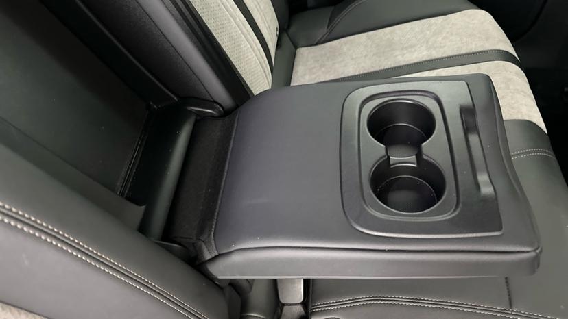 Rear Armrest/ Cup Holder