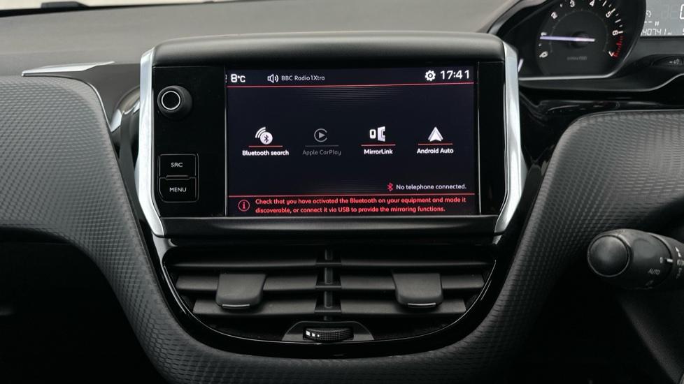 Bluetooth / Apple CarPlay / Android Auto 