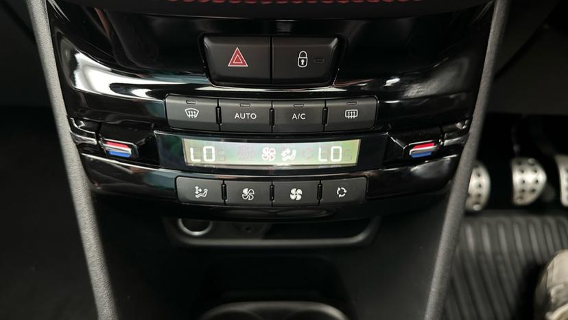 Air Conditioning /Dual Climate Control 