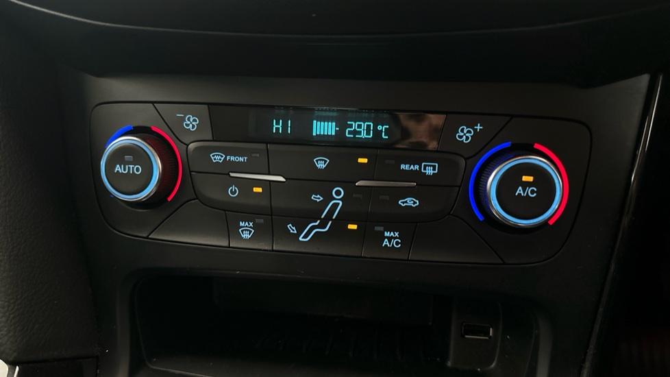 Air Conditioning /Dual Climate Control 