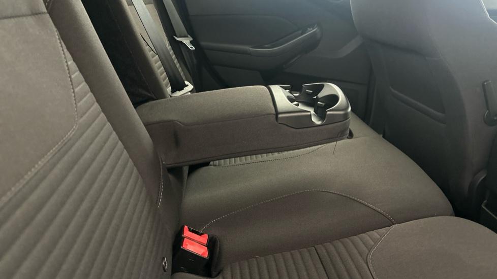 Rear Armrest/ Cup Holder