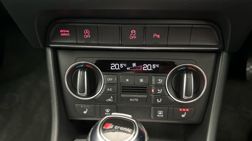 Air Conditioning /Dual Climate Control /Heated Seats 