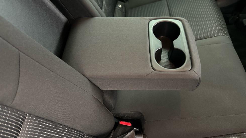 Rear Armrest/ Cup Holder