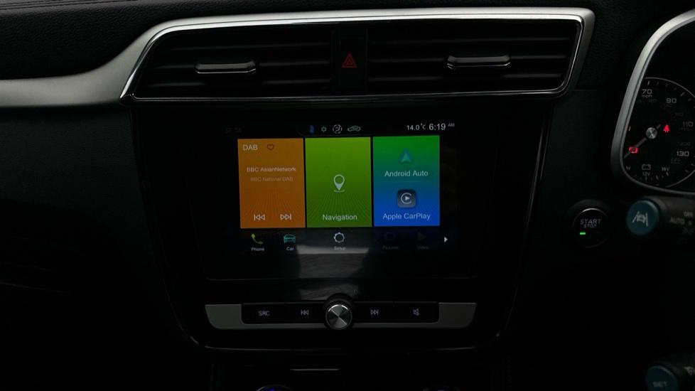 Apple Car Play & Android Auto