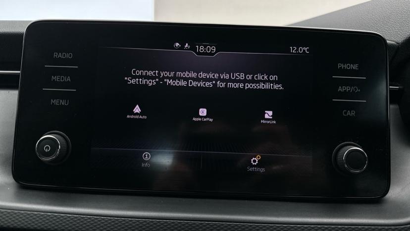 Apple Car Play & Android Auto