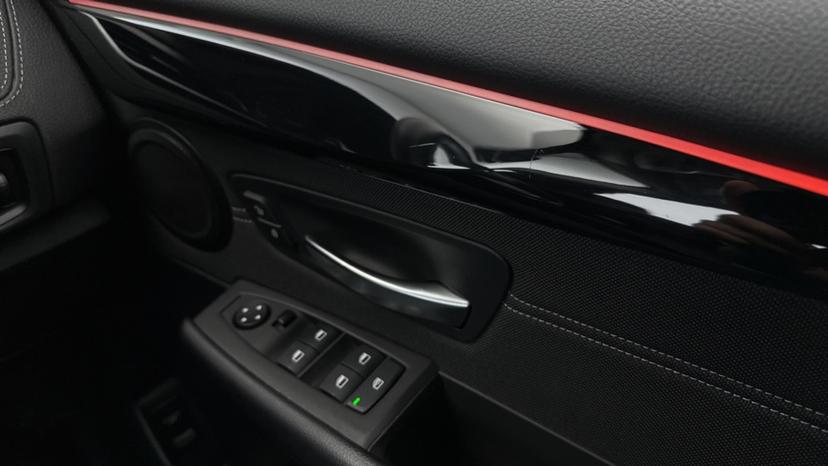 Electric Windows / Wing Mirrors /Ambient light 