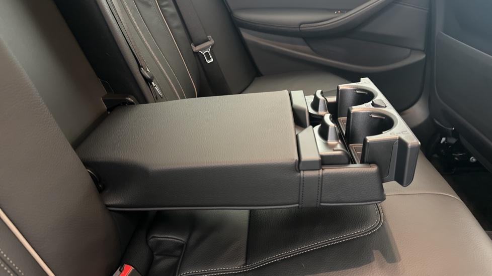 Rear Armrest/ Cup Holder