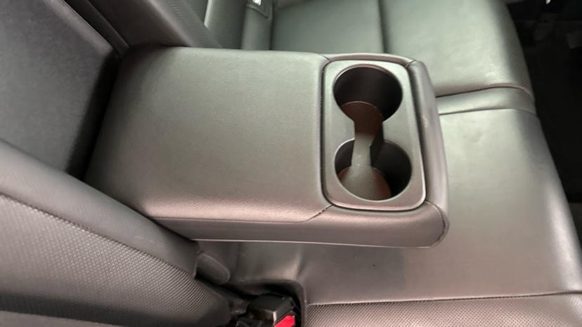 Rear Armrest/ Cup Holder