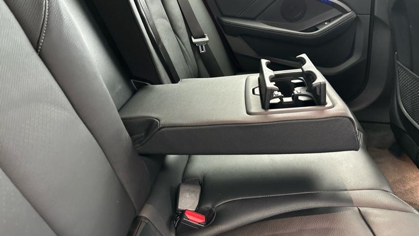 Rear Armrest/ Cup Holder