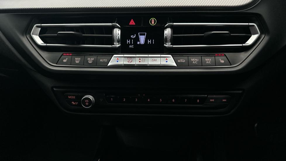 Air Conditioning /Dual Climate Control /Heated Seats 