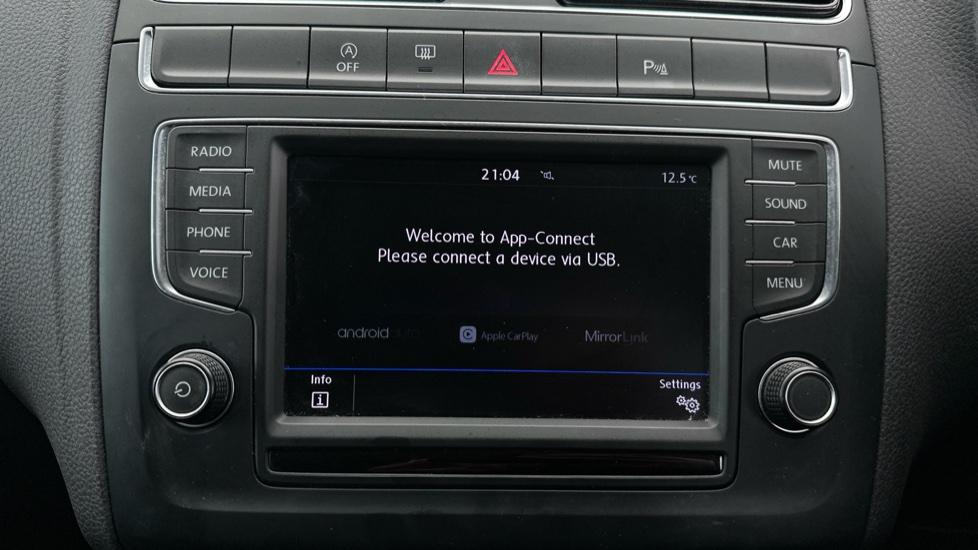 Apple Car Play & Android Auto