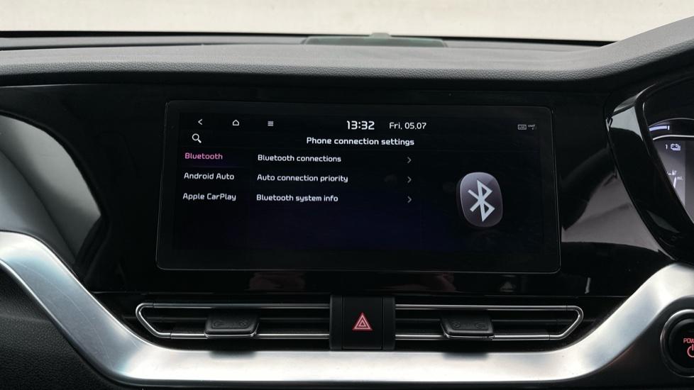 Apple CarPlay / Android Auto / Bluetooth 