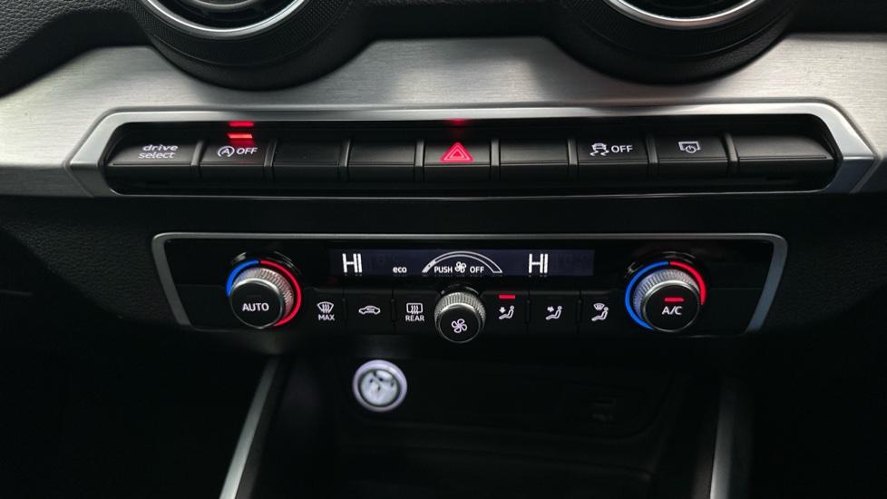 Dual Climate Control  / Air Conditioning  / Auto Stop/Start 