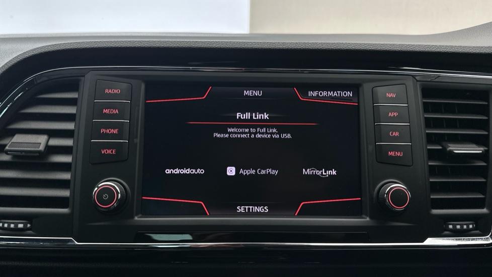 Apple Car Play & Android Auto