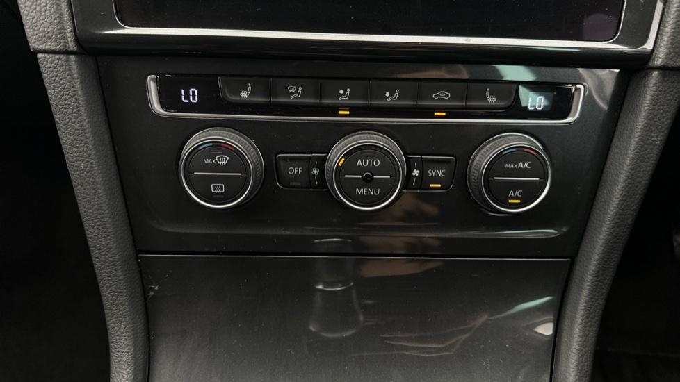 Air Conditioning /Dual Climate Control /Heated Seats 