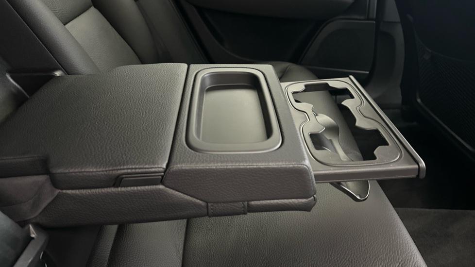 Rear Armrest/ Cup Holder