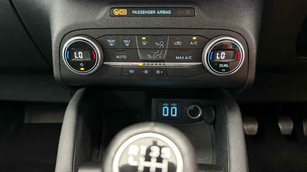 Dual Climate Control / Air Conditioning 