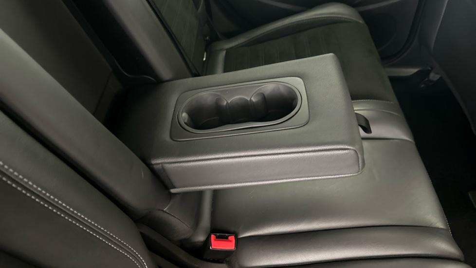 Rear Armrest/ Cup Holder