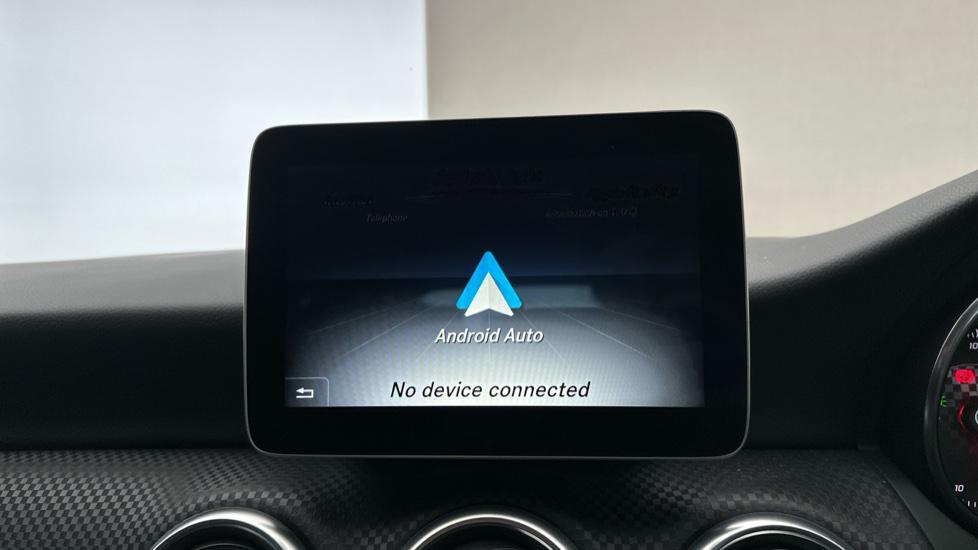 Apple CarPlay / Android Auto 