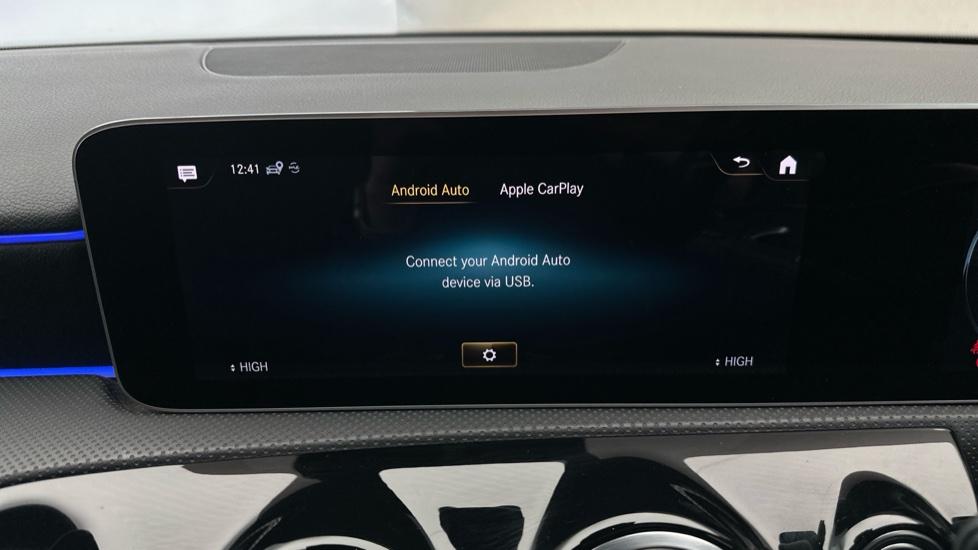 Apple Car Play & Android Auto