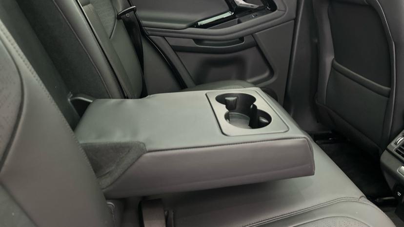 Rear Armrest/ Cup Holder