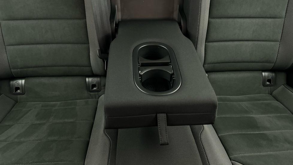 Rear Armrest/ Cup Holder