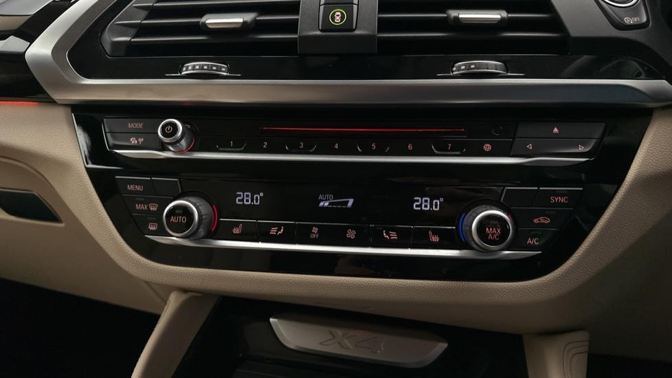 Dual Climate Control /Air Conditioning 