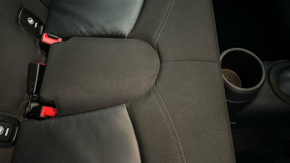 Rear Armrest/ Cup Holder