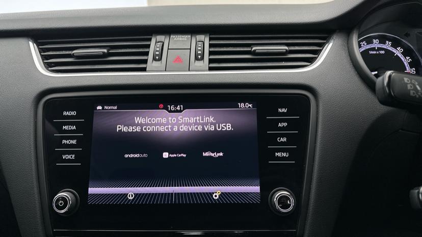 Apple CarPlay / Android Auto 